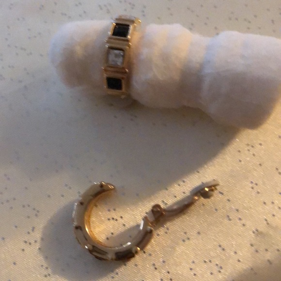 Onyx and cubic zirconia earrings - Picture 5 of 8